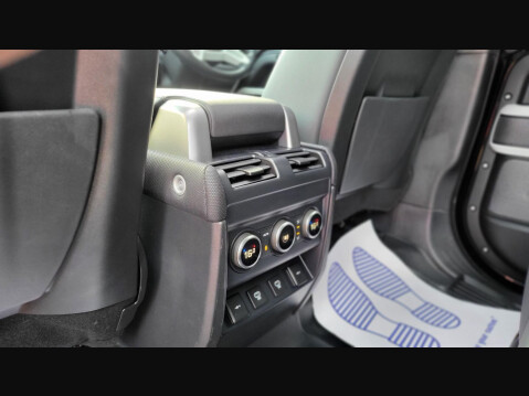 Land Rover Defender X-DYNAMIC SE 53