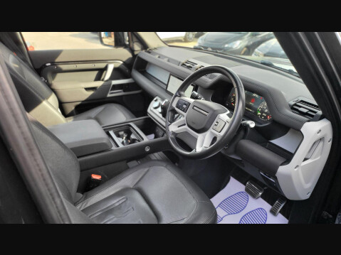 Land Rover Defender X-DYNAMIC SE 3