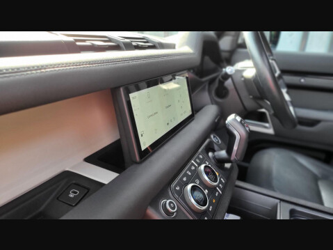 Land Rover Defender X-DYNAMIC SE 13