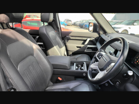 Land Rover Defender X-DYNAMIC SE 18