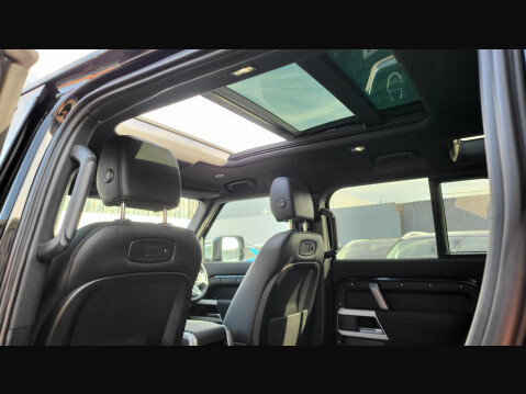 Land Rover Defender X-DYNAMIC SE 23