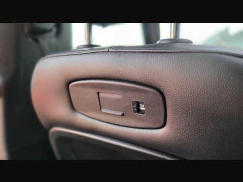 Land Rover Defender X-DYNAMIC SE 25