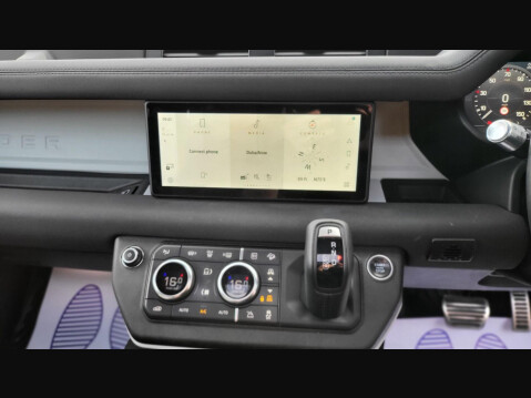 Land Rover Defender X-DYNAMIC SE 28