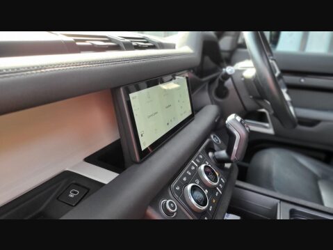 Land Rover Defender X-DYNAMIC SE 13