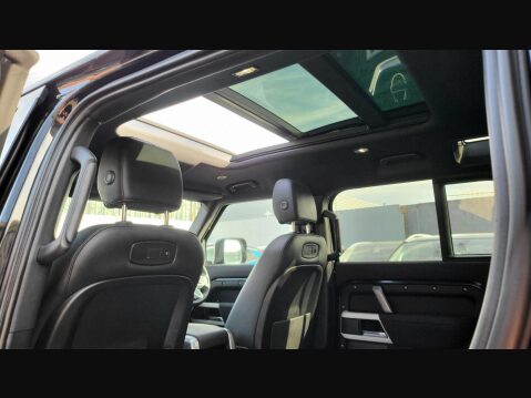 Land Rover Defender X-DYNAMIC SE 21
