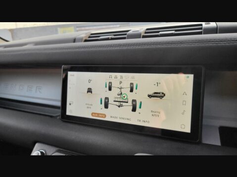 Land Rover Defender X-DYNAMIC SE 31