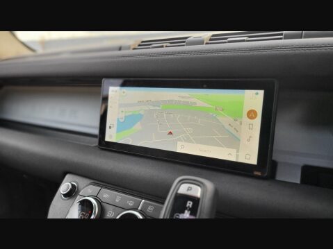 Land Rover Defender X-DYNAMIC SE 32
