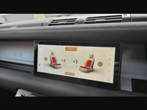 Land Rover Defender X-DYNAMIC SE 33