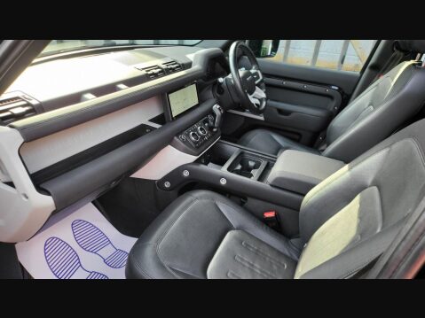 Land Rover Defender X-DYNAMIC SE 40