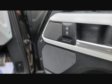 Land Rover Defender X-DYNAMIC SE 56