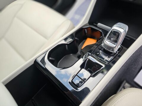 Volvo XC40 B4 INSCRIPTION AWD MHEV 16