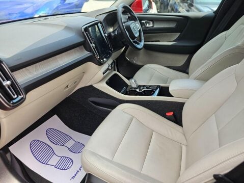 Volvo XC40 B4 INSCRIPTION AWD MHEV 2