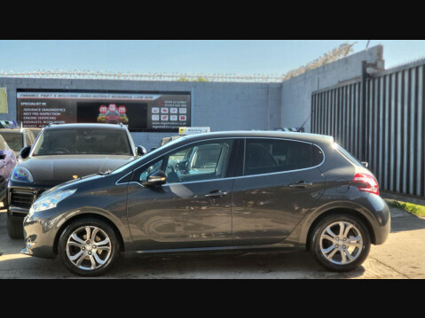 Peugeot 208 ALLURE 8