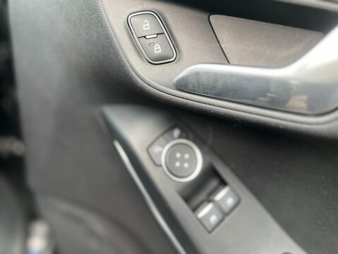 Ford Fiesta ST-LINE 19