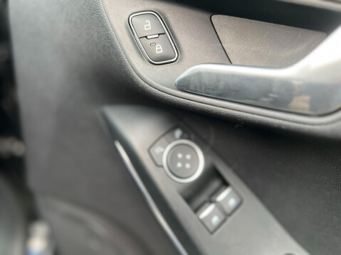 Ford Fiesta ST-LINE 19