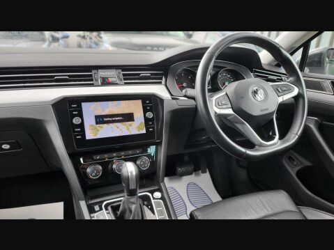 Volkswagen Passat SEL TDI DSG 11