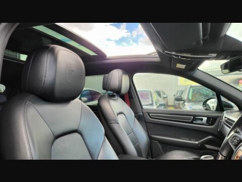 Porsche Cayenne V6 2