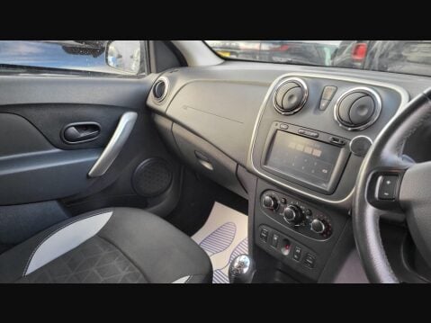 Dacia Sandero Stepway LAUREATE TCE 16