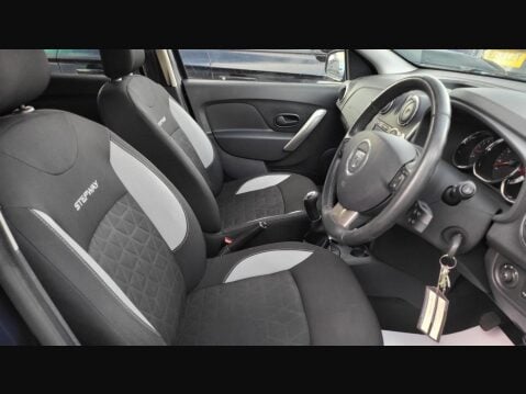 Dacia Sandero Stepway LAUREATE TCE 17
