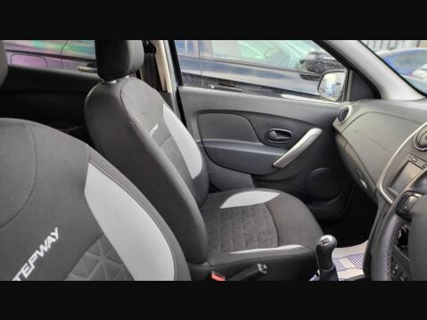 Dacia Sandero Stepway LAUREATE TCE 25