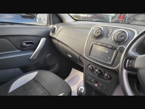 Dacia Sandero Stepway LAUREATE TCE 16