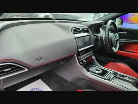 Jaguar XE D LANDMARK AWD 13