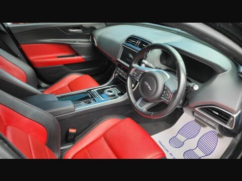 Jaguar XE D LANDMARK AWD 17