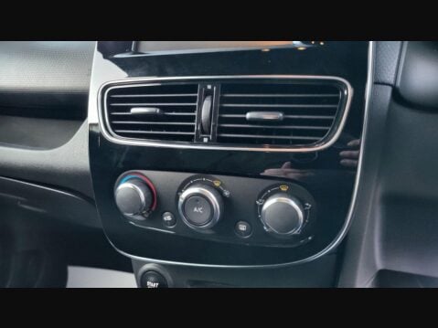 Renault Clio ICONIC TCE 17