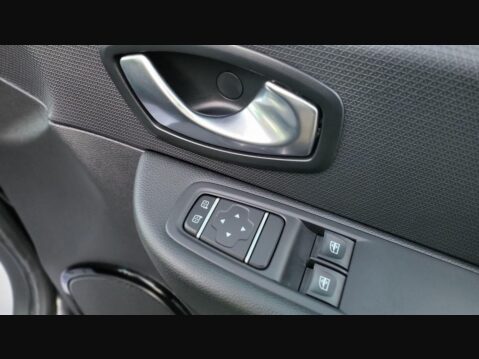 Renault Clio ICONIC TCE 23