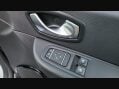 Renault Clio ICONIC TCE 23