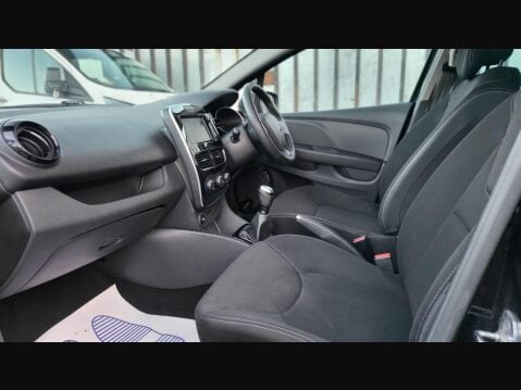 Renault Clio ICONIC TCE 29