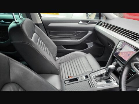 Volkswagen Passat SEL TDI DSG 31