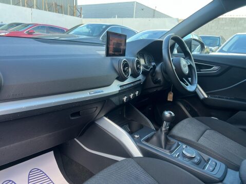 Audi Q2 TFSI SPORT 10