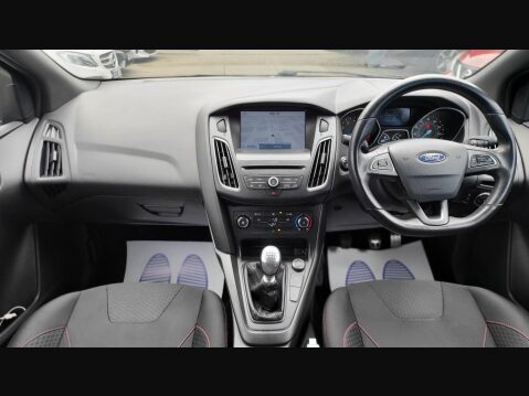 Ford Focus ST-LINE 2
