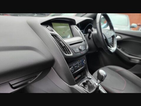 Ford Focus ST-LINE 11