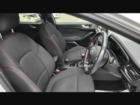 Ford Focus ST-LINE 16