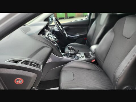 Ford Focus TITANIUM X 27