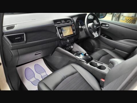 Nissan LEAF N-CONNECTA 11
