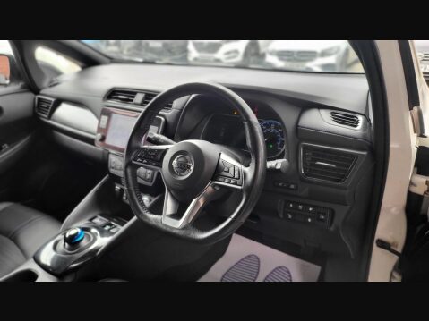 Nissan LEAF N-CONNECTA 25