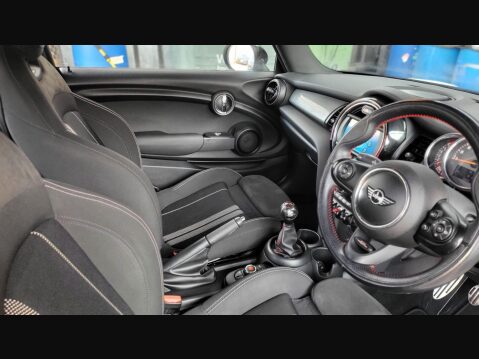 Mini Hatch COOPER 4