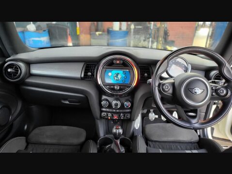 Mini Hatch COOPER 11