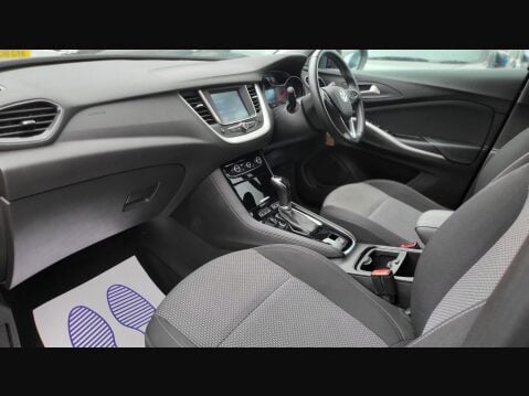 Vauxhall Grandland X SE PREMIUM 2