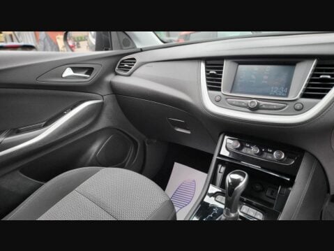 Vauxhall Grandland X SE PREMIUM 16