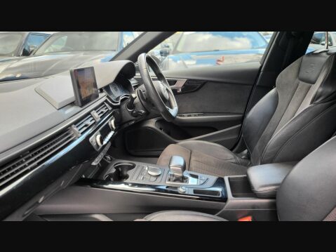 Audi A4 TFSI BLACK EDITION 30