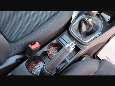 Ford Fiesta ST-LINE 15