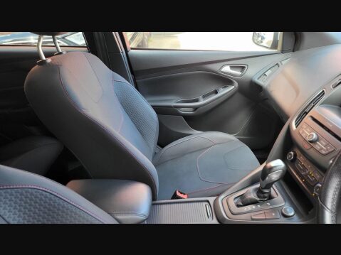Ford Focus ST-LINE 18