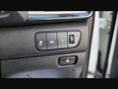 Kia Niro 3 18