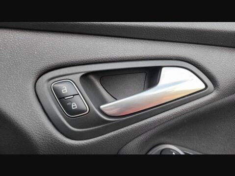 Ford Focus ZETEC 19