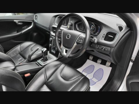 Volvo V40 T3 R-DESIGN PRO 14