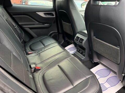 Jaguar F-Pace R-SPORT AWD 19